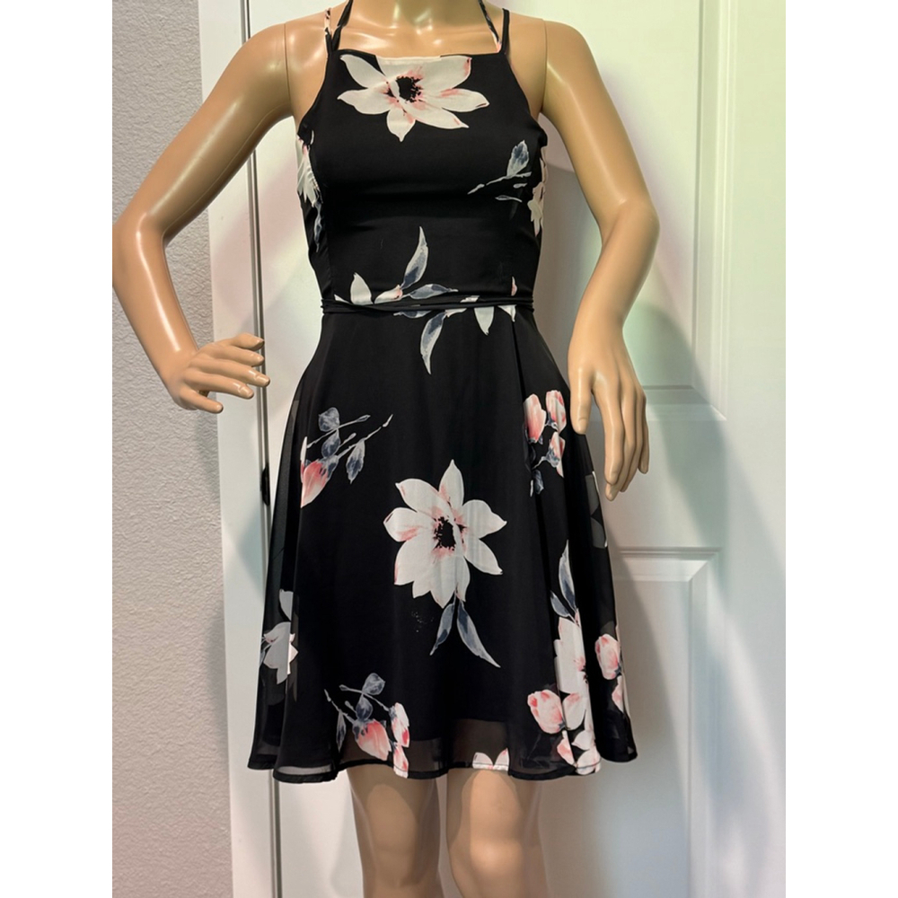 Women's Lulus Black Floral Lined Mini Dress with Lace-Up Back Size L